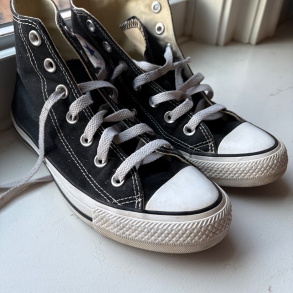 Chuck Taylor Converse All Star in size 7 - Picture 2 of 5